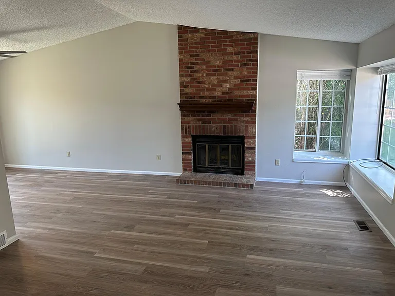 19145 E Oxford Dr — Photo 4