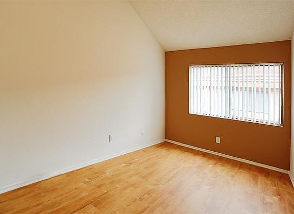 3rd image of 8815 Variel Ave APT 1