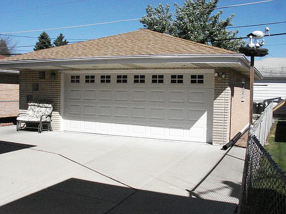 3rd image of 4821 N Greenwood Ave