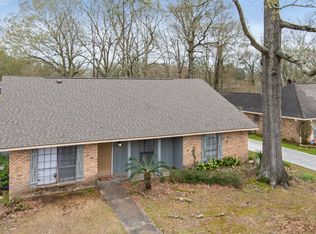 1523 Salisbury Dr, Baton Rouge, LA 70816
