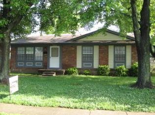 3811 Oakleaf Ln, Louisville, KY