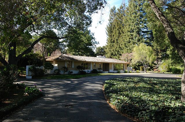 1st image of 25 De Bell Dr
