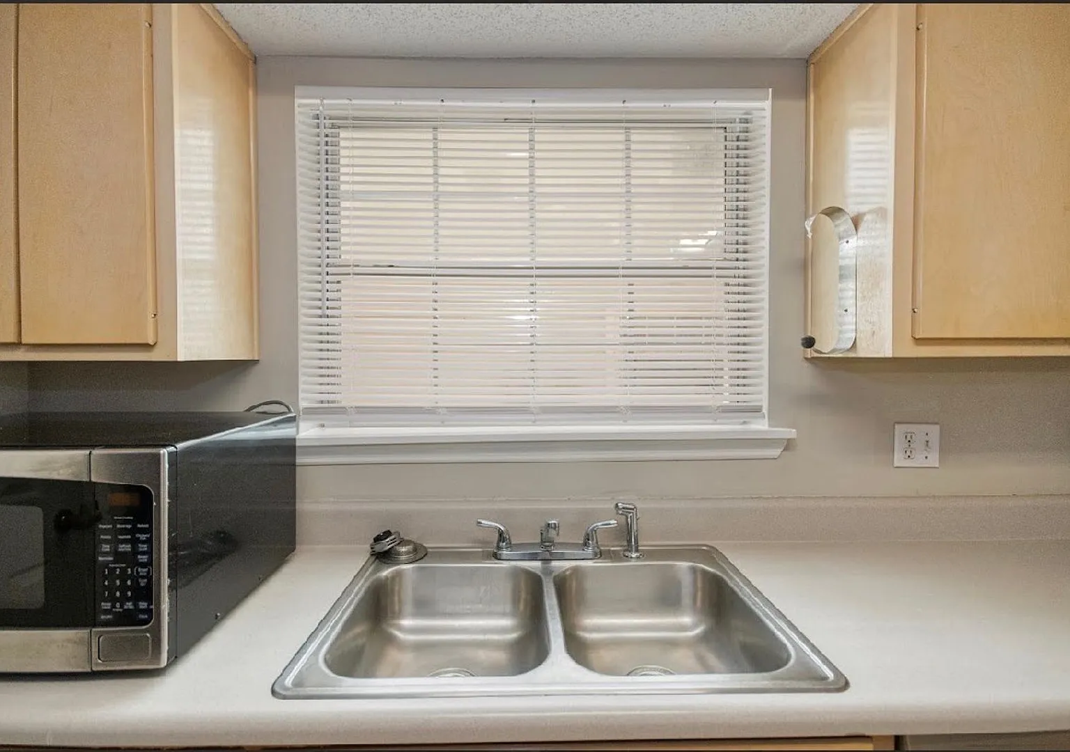 3 BR/ 2 BA home located in Chateau Lafayette! — Photo 4