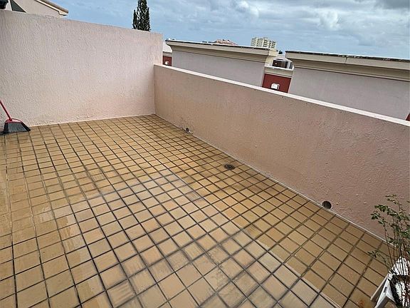 2nd image of 1033 NE 17th Way #605