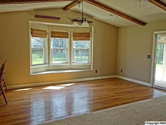5th image of 202 S Oxford Cir