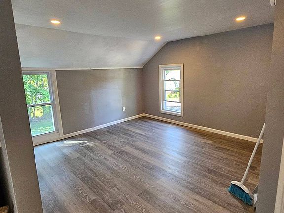 3rd image of 30 Woodcliff Ave APT 7