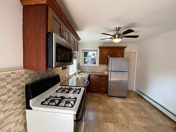 5th image of 3143 Waterbury Ave #1