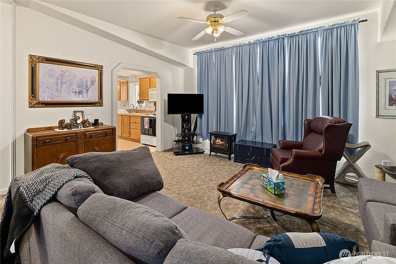 3rd image of 321 Washington Street