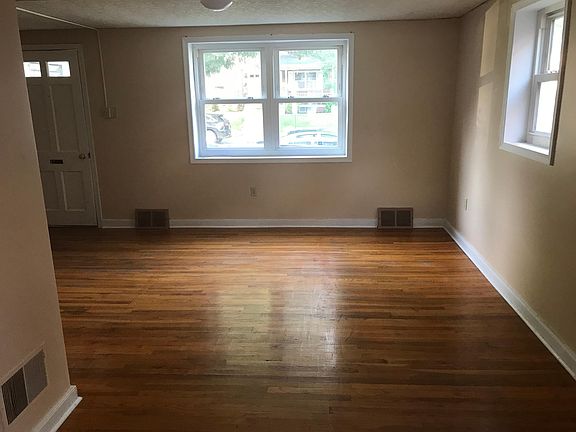 Living room  - 2