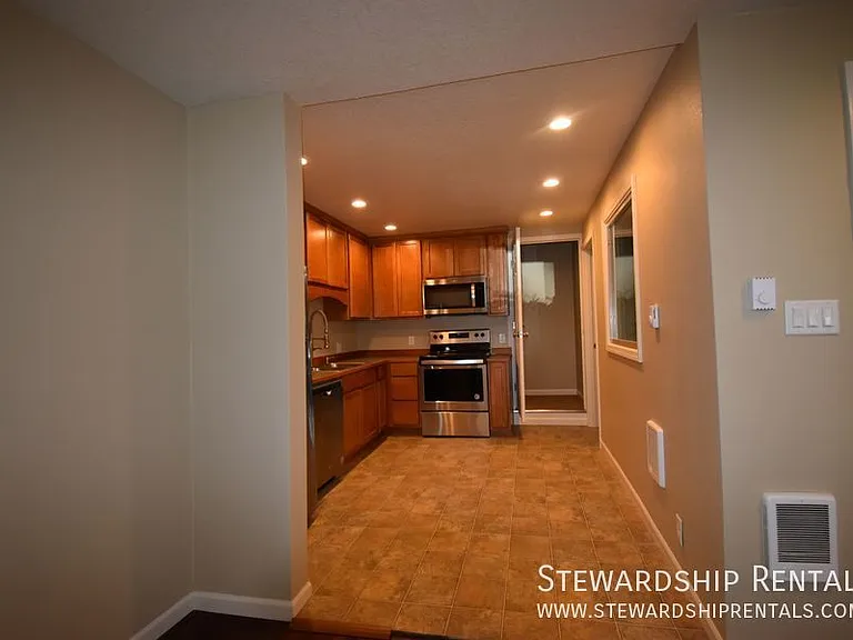 893 W 5th Ave #2 — Photo 13