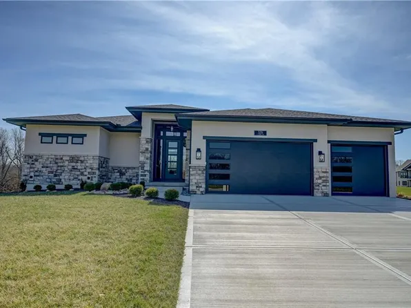 579 S Shore Dr, Lake Winnebago, MO 64034