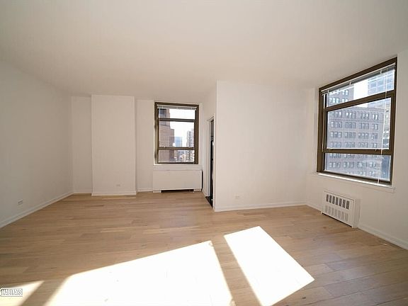 2nd image of 4 Park Ave APT 11S