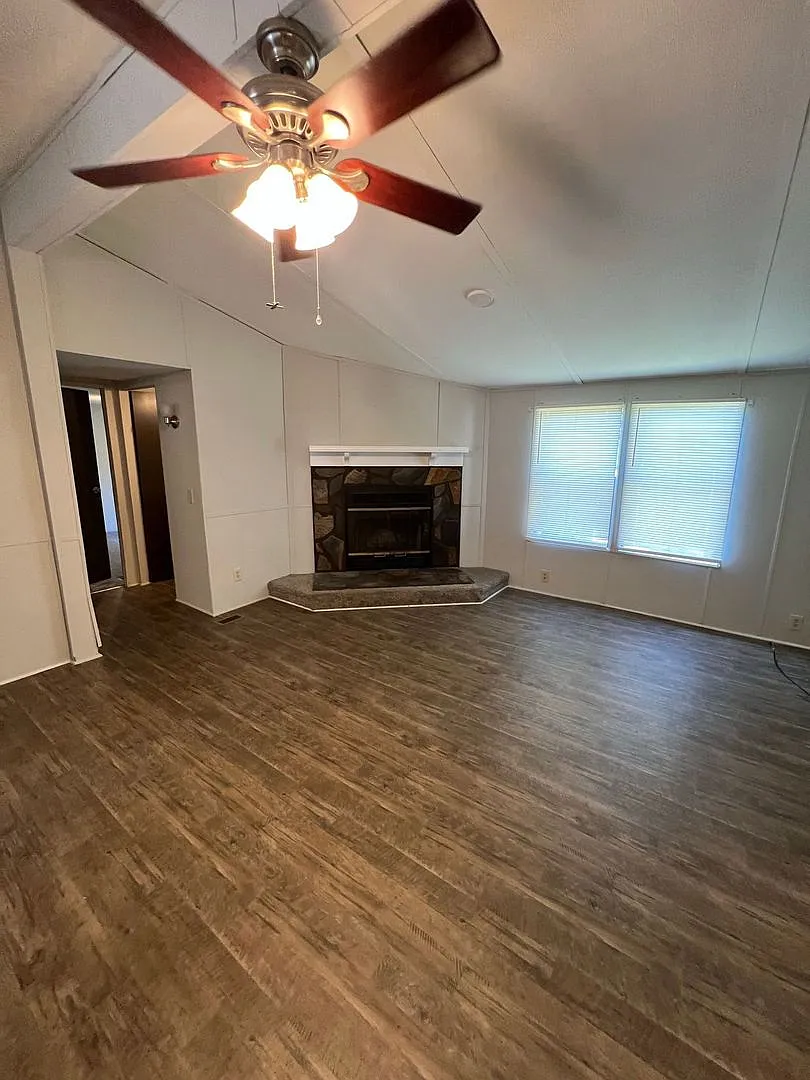 Comfortable 3BR Home in Sought-After Buford City Schools — Photo 4