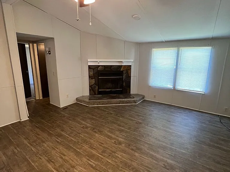 3700 Ash Dr — Photo 4