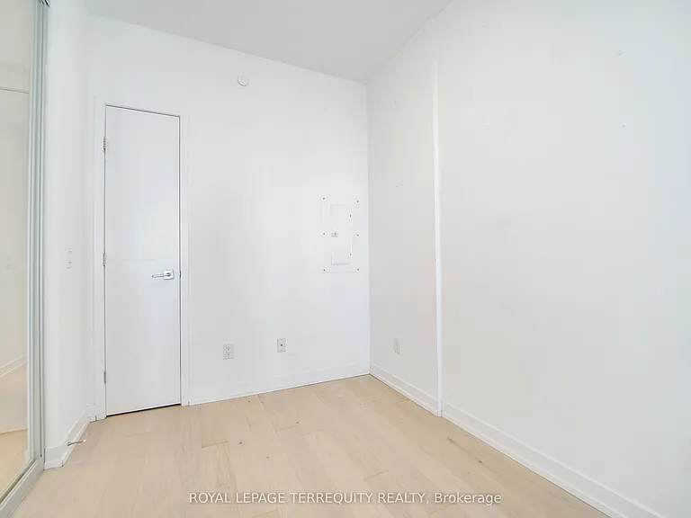 488 University Ave #5008 — Photo 10