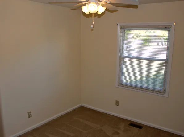 5 Brown Ct, Portsmouth, VA 23701