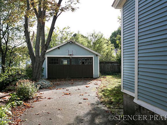 3rd image of 454 Rosewood Ave SE