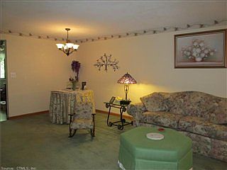 5th image of 28 Conestoga Way