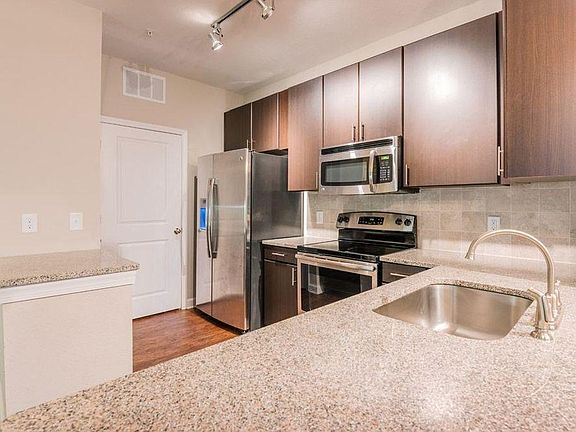 2nd image of 1600 Belle Isle Ave APT 205