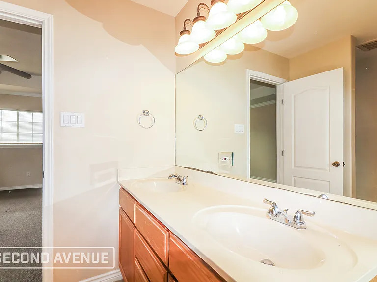 2422 Luzius Dr — Photo 13