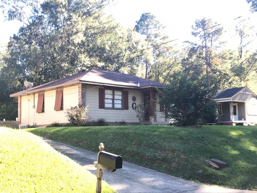2nd image of 2119 Second St