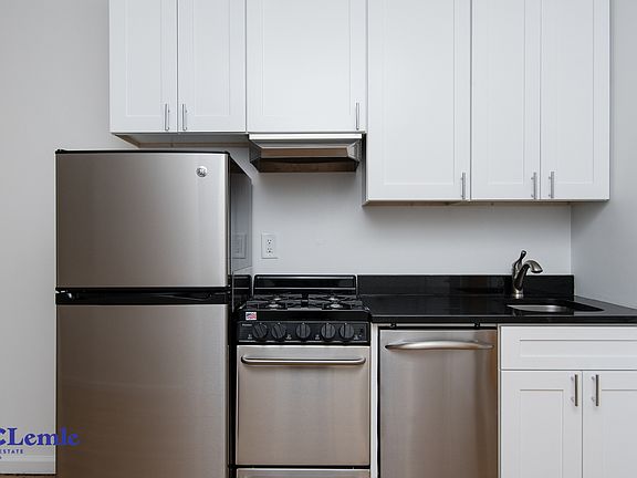2nd image of 204 E 84th St APT 1G