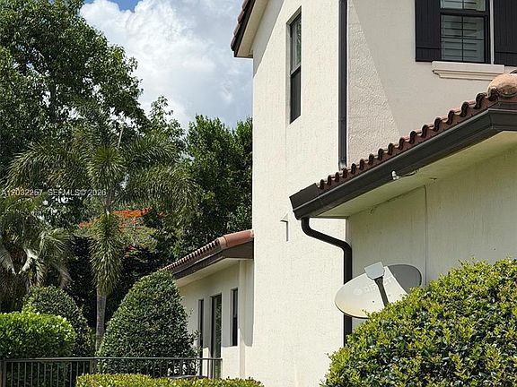 4th image of 10609 SW 55th St