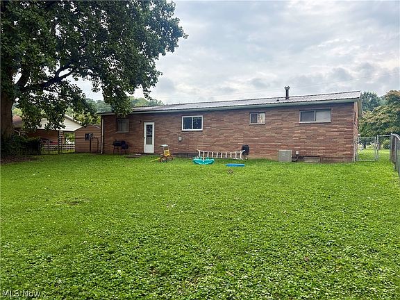 2nd image of 2407 Hanvey St