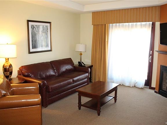 4th image of 310/312-5 Tamarack Clb