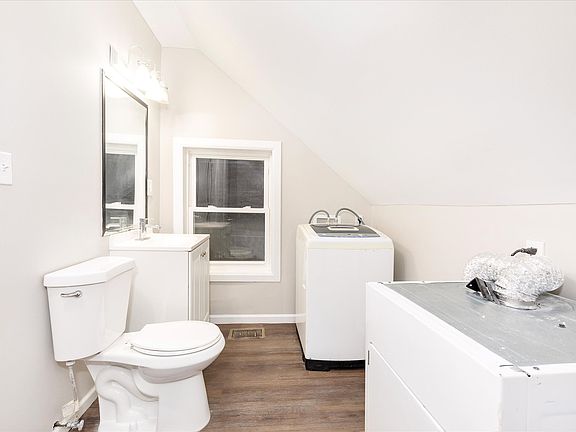 4th image of 2246 S Albany Ave #4F