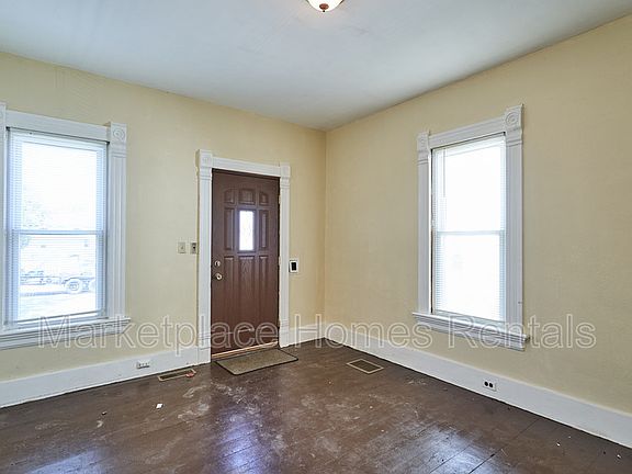 2nd image of 632 E Jefferson St