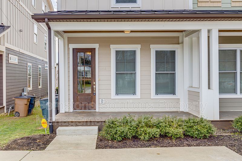 1st image of 411A Theresa Ave