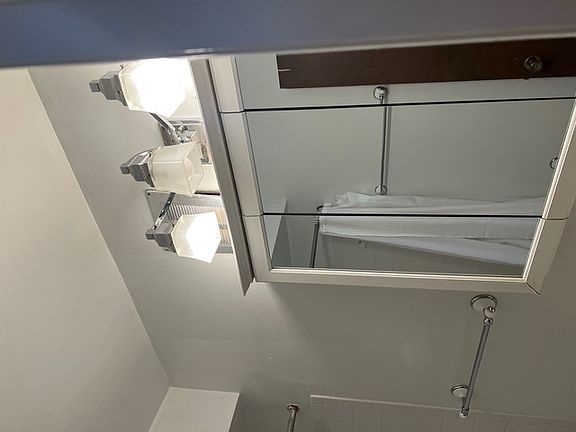 2nd image of 1333 W Pratt Blvd #1