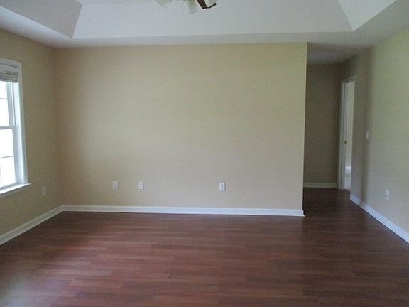 4th image of 1002 Bluffton Dr