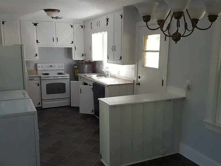 2412 Slay Dr — Photo 3