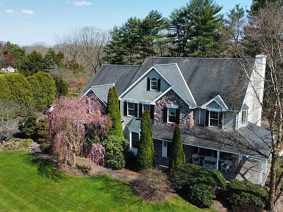 3rd image of 95 Cowpath Rd