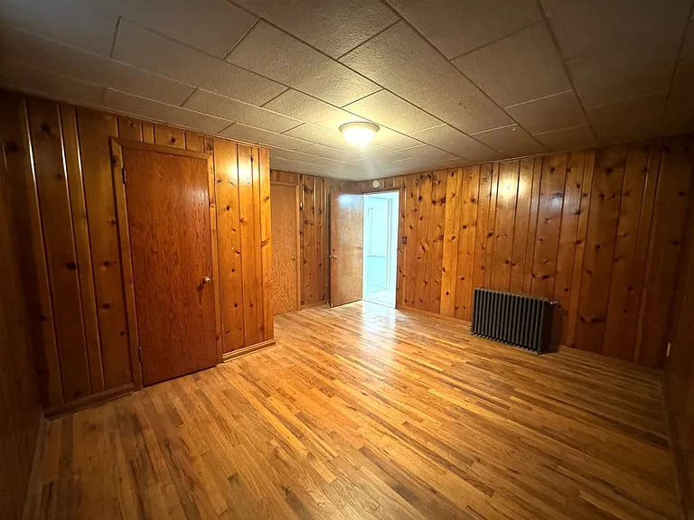 232 Hastings Ave — Photo 10