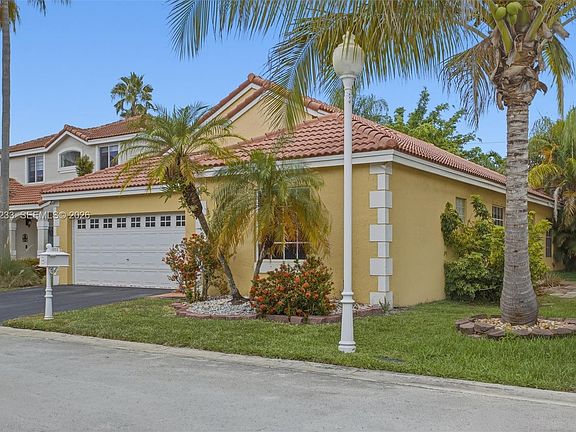 2nd image of 411 Bermuda Springs Dr