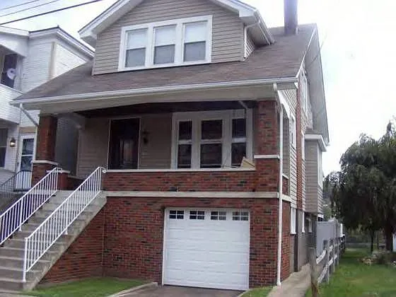 612 N Front St photo 1