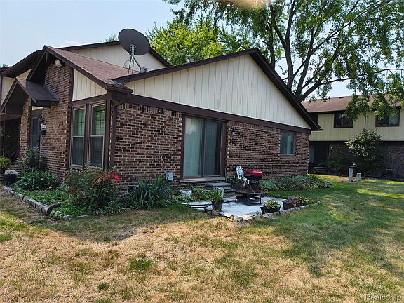 2nd image of 28414 Queens Ct