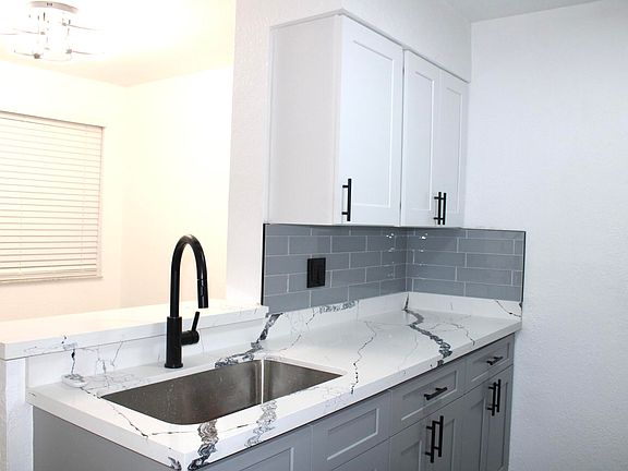 4th image of 2820 Oakland Forest Dr #106