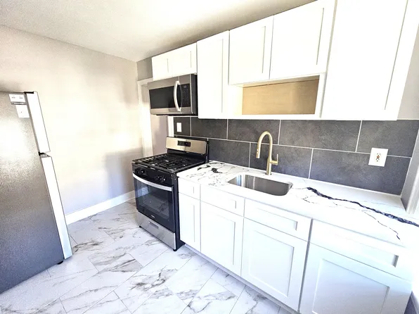 317 Williams St #3A, East Orange, NJ 07017