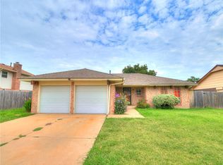 913 SW 10th St, Moore, OK 73160