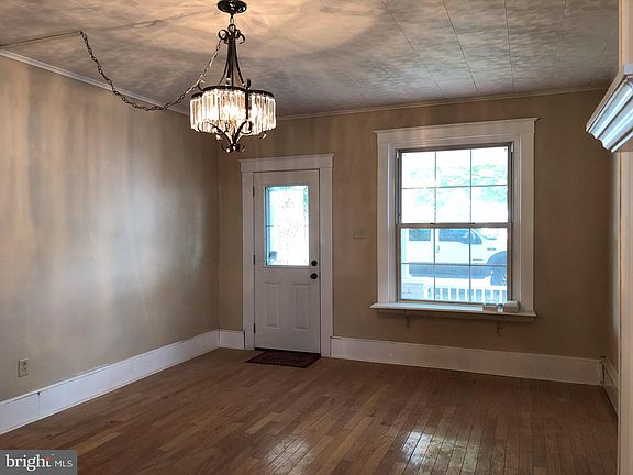 4th image of 416 W Washington St