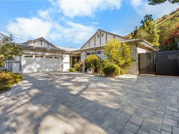 8674 Vine Valley Dr, Sun Valley, CA 91352