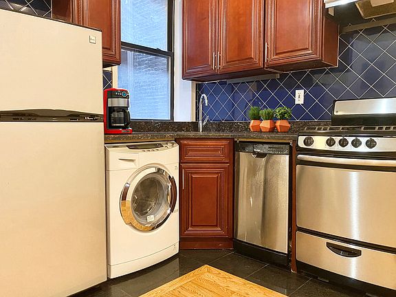 4th image of 216 W 108th St #4A