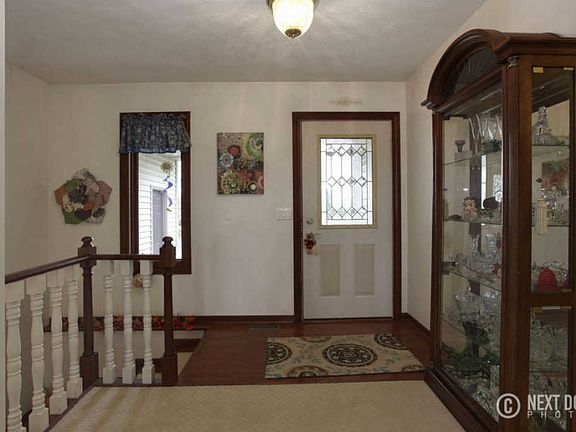 5th image of 7877 Squires Ct NE