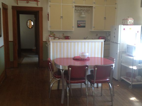 4th image of 212 N 6th St