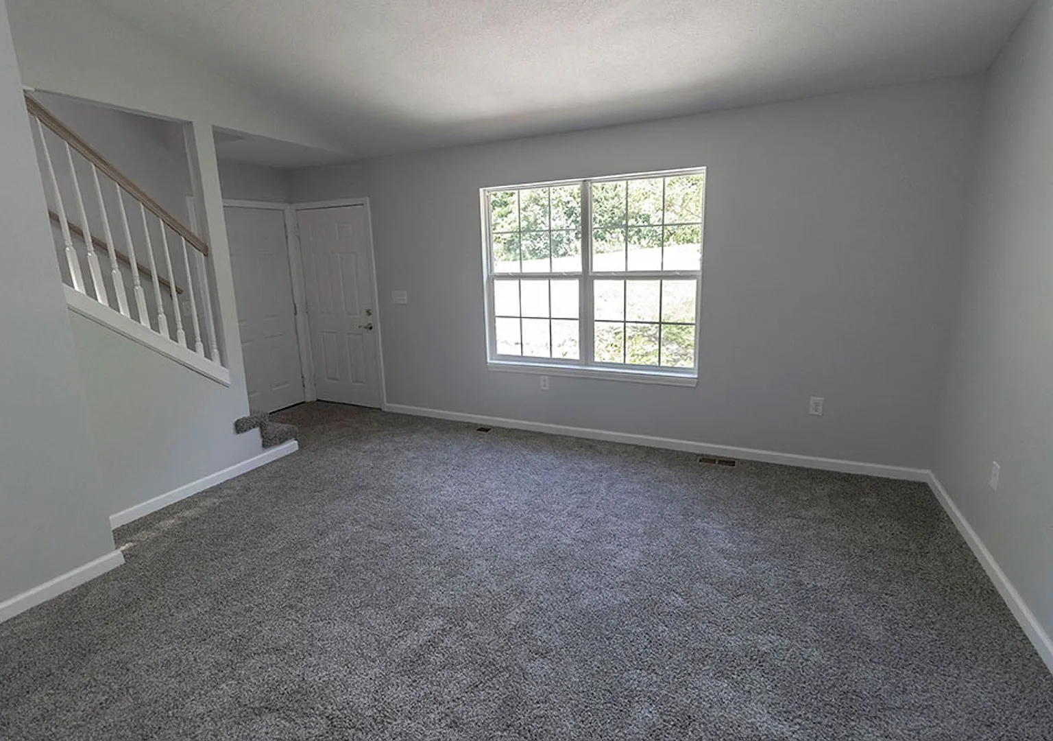 Large Duplex with Head-turning Style, Extraordinary Location. — Photo 4