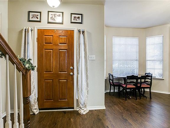 4th image of 724 Bur Oak Dr
